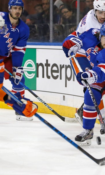 Ladd gets go-ahead goal in third, Islanders beat Rangers 3-2 (Mar 22, 2017)